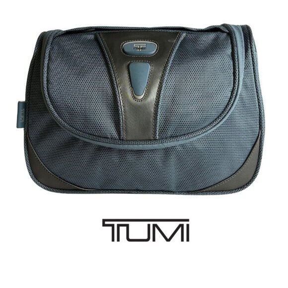 Tumi Hanging Toiletry Bag for Man/Woman or Family Blue Tumi Tracer - Picture 1 of 7